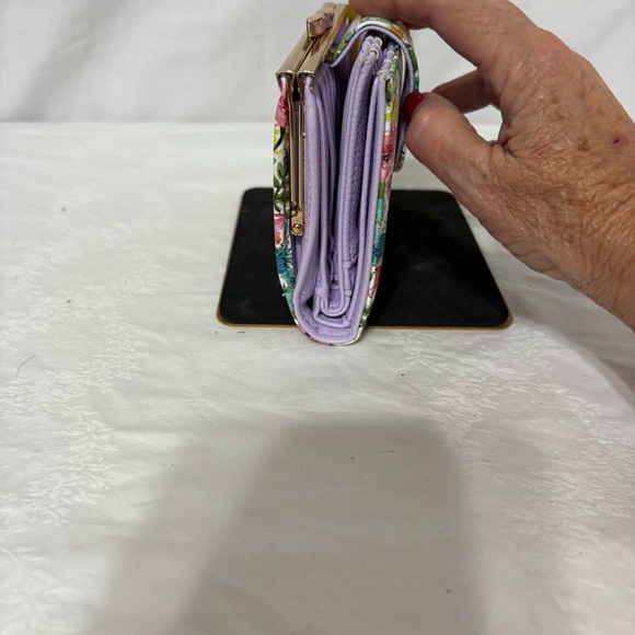 Vegan Leather Wallet in a floral print. Snap close. - Picture 4 of 9